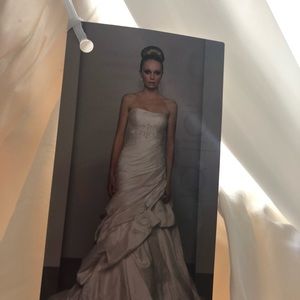 Brand new wedding gown never worn!!